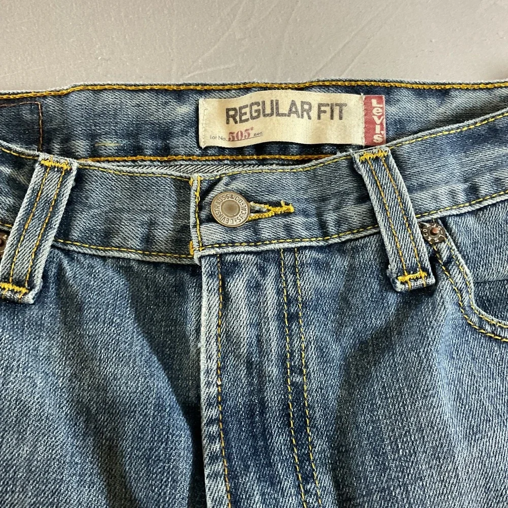 Levi's 505 Regular Fit Men's Jeans 33x32 Blue Denim Straight Leg Zip Fly Classic